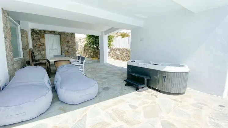 Apartment with Jacuzzi, Sea View and Pool Access