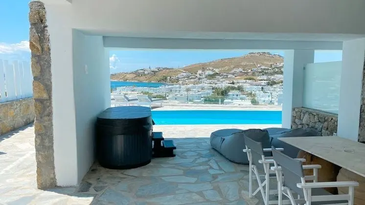 Apartment with Jacuzzi, Sea View and Pool Access