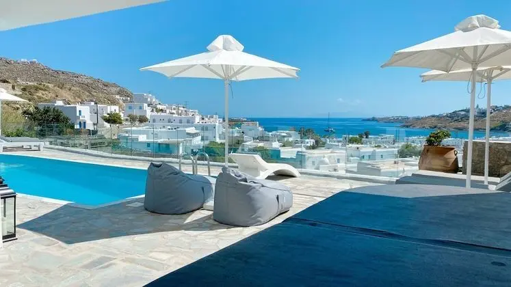 Apartment with Sea View, Jacuzzi and Pool Access