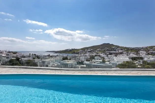 Apartment with Sea View, Jacuzzi and Pool Access