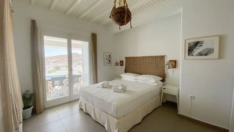 Two-Bedroom Apartment with Jacuzzi, Sea View and Pool Access