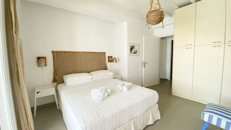 Two-Bedroom Apartment with Jacuzzi, Sea View and Pool Access