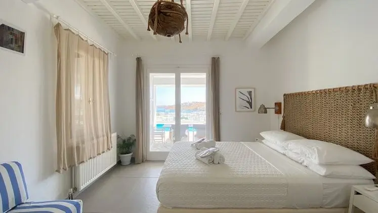 Two-Bedroom Apartment with Jacuzzi, Sea View and Pool Access