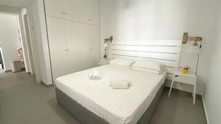 Two-Bedroom Apartment with Jacuzzi, Sea View and Pool Access