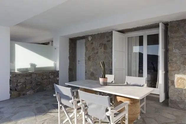 Two-Bedroom Apartment with Jacuzzi, Sea View and Pool Access