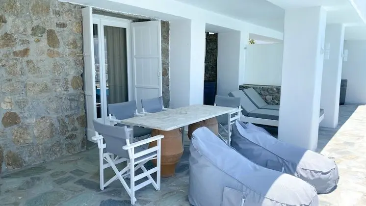 Two-Bedroom Apartment with Jacuzzi, Sea View and Pool Access