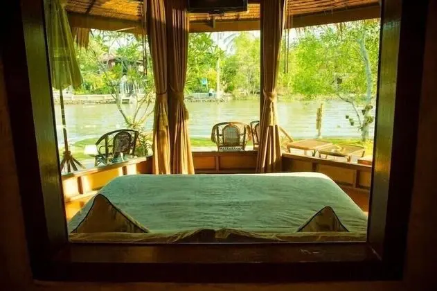 Waterside Suite