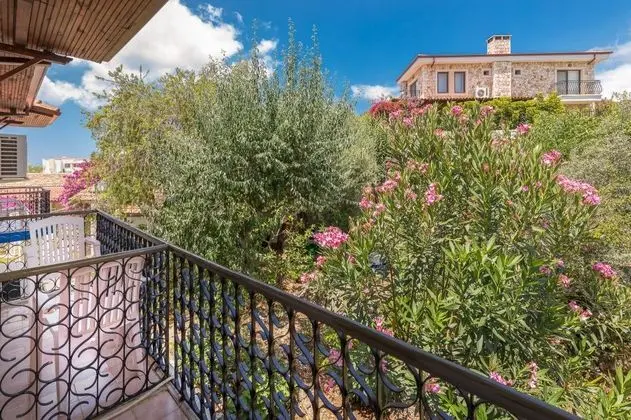 3 Kişilik Oda, Bahçe Manzaralı, Balkonlu