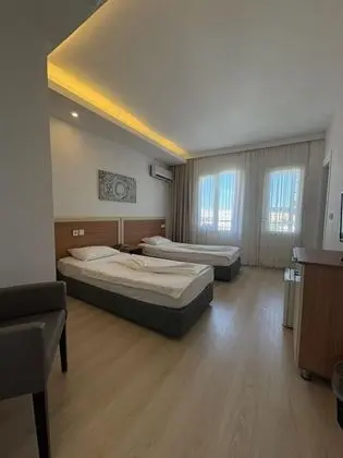 Standart Oda, Kara Manzaralı