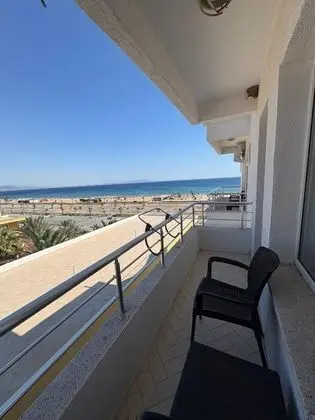 Triple, Şehir Manzaralı