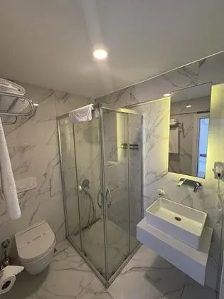 Triple, Şehir Manzaralı