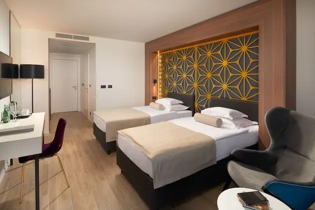 Superior Tek Büyük veya İki Ayrı Yataklı Oda