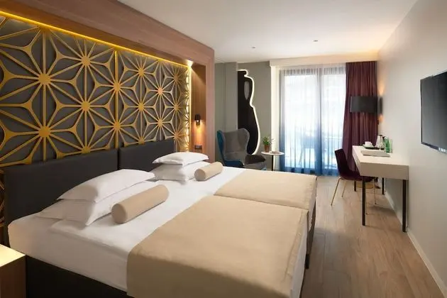 Superior Tek Büyük veya İki Ayrı Yataklı Oda