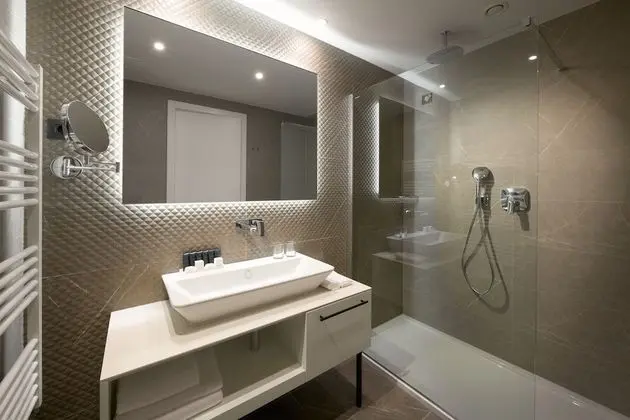 Superior Tek Büyük veya İki Ayrı Yataklı Oda