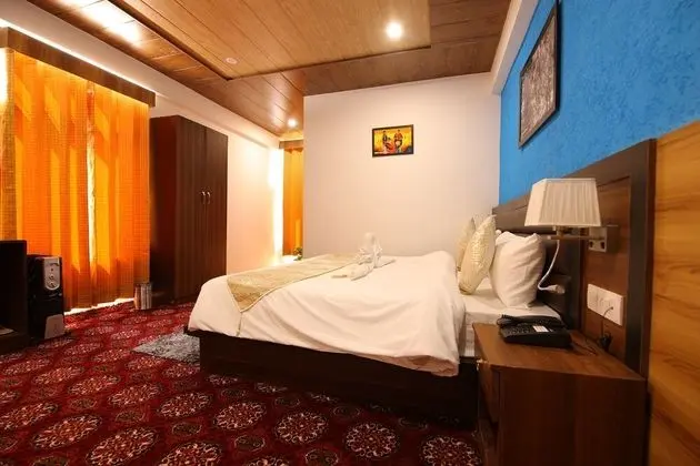 Deluxe Tek Büyük Yataklı Oda