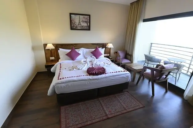 Honeymoon Suite with Bathtub and Balcony