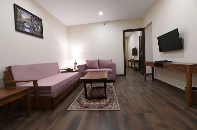 Honeymoon Suite with Bathtub and Balcony