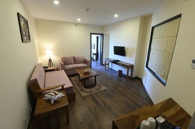 Honeymoon Suite with Bathtub and Balcony