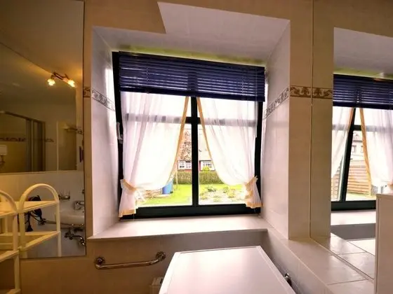 Ev