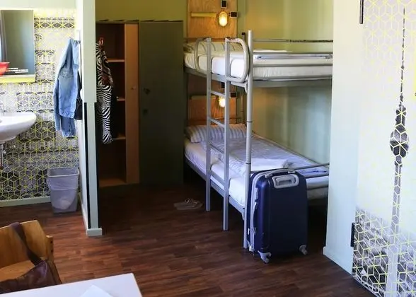 Dört Kişilik Oda, Ortak Banyo