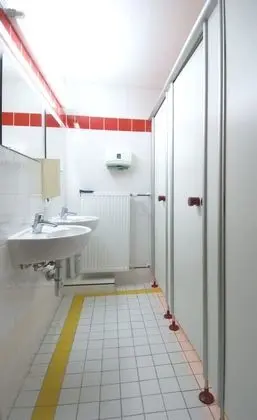 Dört Kişilik Oda, Ortak Banyo
