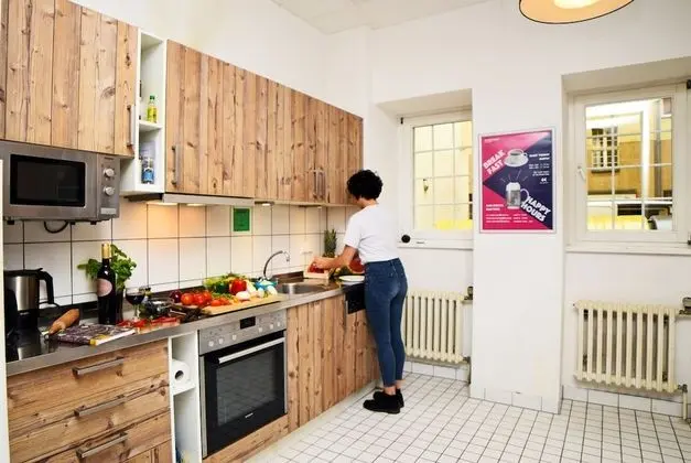 Dört Kişilik Oda, Ortak Banyo