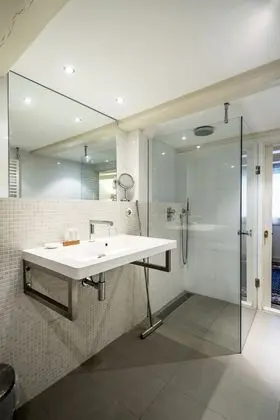 Premium Tek Büyük veya İki Ayrı Yataklı Oda, Banyolu/Duşlu