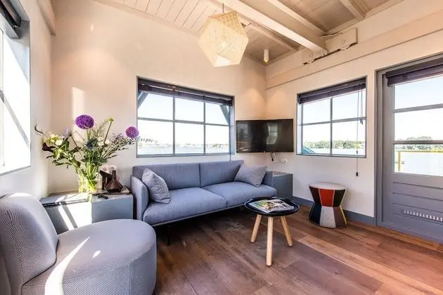 The Yays-Crane Apartment