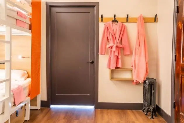 Ortak Ranzalı Oda, Sadece kadınlar için, Özel Banyo (1 Twin Bed in 4 Bed Room)