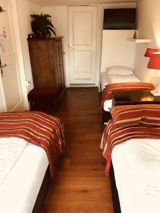 Üç Kişilik Oda, Kanal Manzaralı