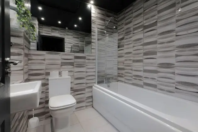 Tek Büyük Yataklı Oda, Banyolu/Duşlu