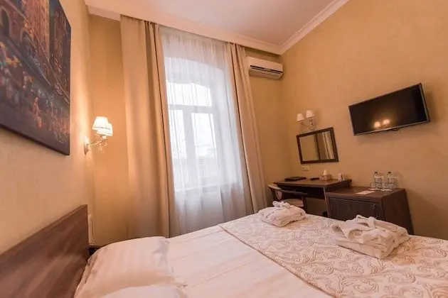 Standard Tek Büyük Yataklı Oda