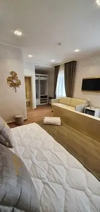 Junior Oda, Şehir Manzaralı