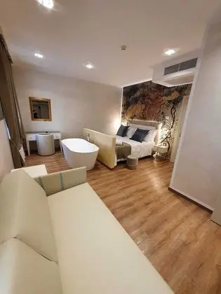 Junior Oda, Şehir Manzaralı