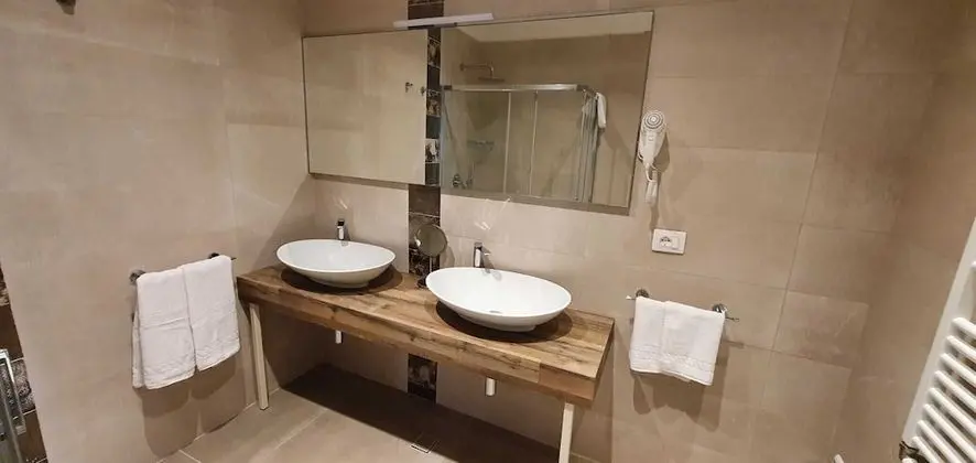 Junior Oda, Şehir Manzaralı