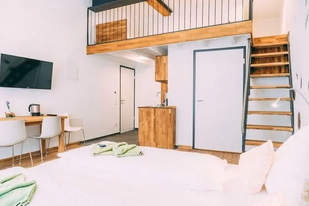 Çatı Katı (Loft), Zemin Kat