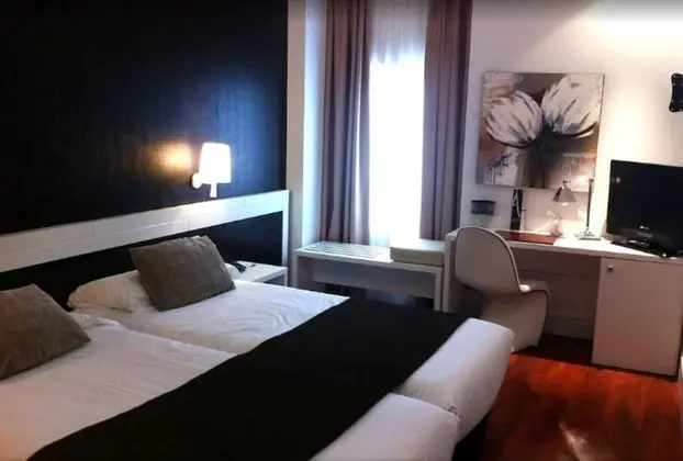 Üç Kişilik Oda