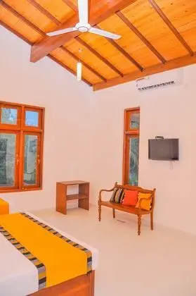 Üç Kişilik Oda, Sigara İçilmez