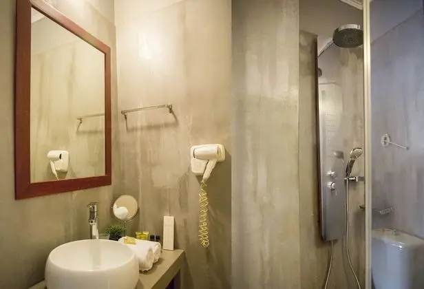 Tek Büyük Yataklı Oda, Zemin Kat (Groundfloor entrance,Amymone Building)