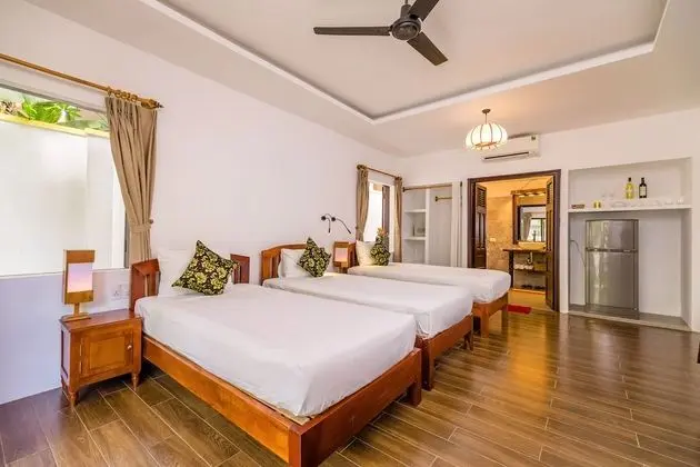 Deluxe Üç Kişilik Oda, Havuz Manzaralı