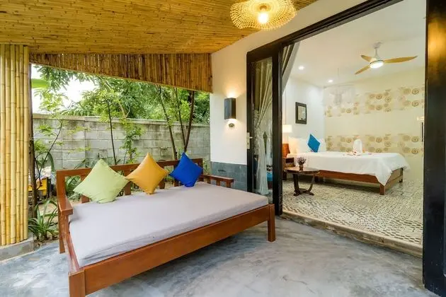 Villa, 4 Yatak Odası, Havuz Manzaralı