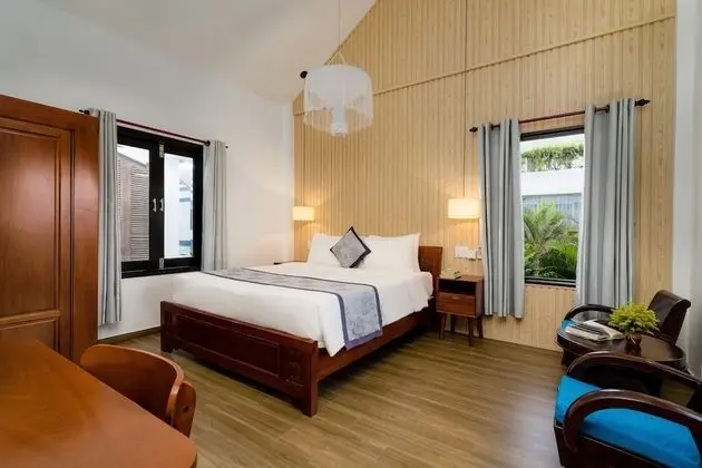 Villa, 4 Yatak Odası, Havuz Manzaralı