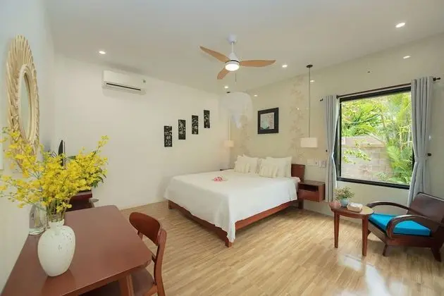 Villa, 4 Yatak Odası, Havuz Manzaralı