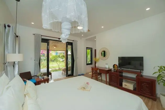 Villa, 4 Yatak Odası, Havuz Manzaralı