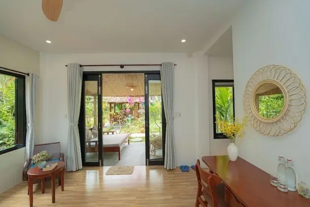Villa, 4 Yatak Odası, Havuz Manzaralı