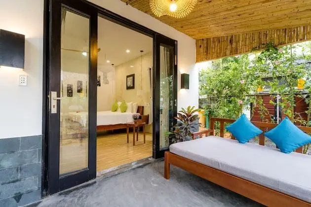 Villa, 4 Yatak Odası, Havuz Manzaralı
