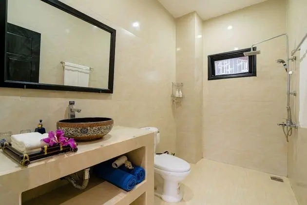 Villa, 4 Yatak Odası, Havuz Manzaralı