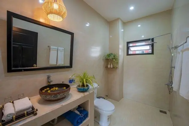 Villa, 4 Yatak Odası, Havuz Manzaralı