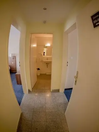 Tek Kişilik Oda, 1 Tek Kişilik Yatak, Ortak Banyo