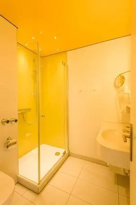 Premium Tek Büyük Yataklı Oda, 1 Büyük (Queen) Boy Yatak, Şehir Manzaralı (Straßenseite)